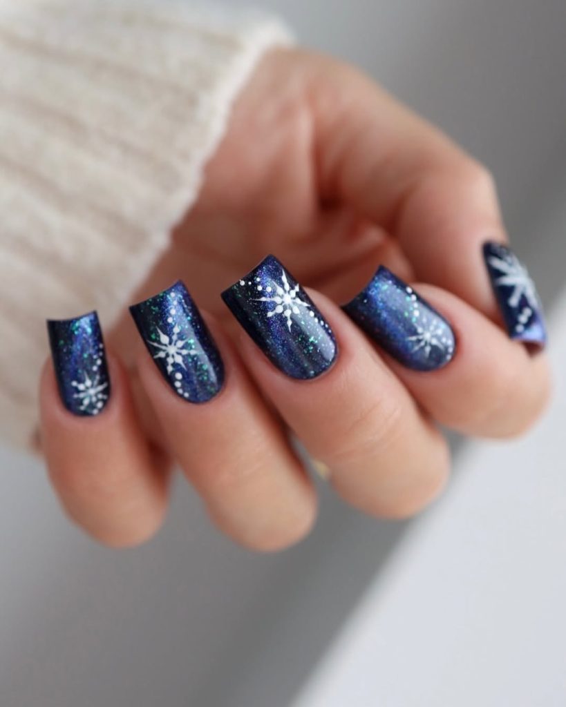 snowflake nails,