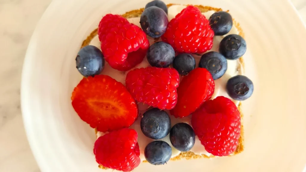 berry yogurt toast recipe